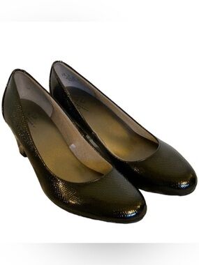 Life stride work life with memory foam patent leather US 8.5